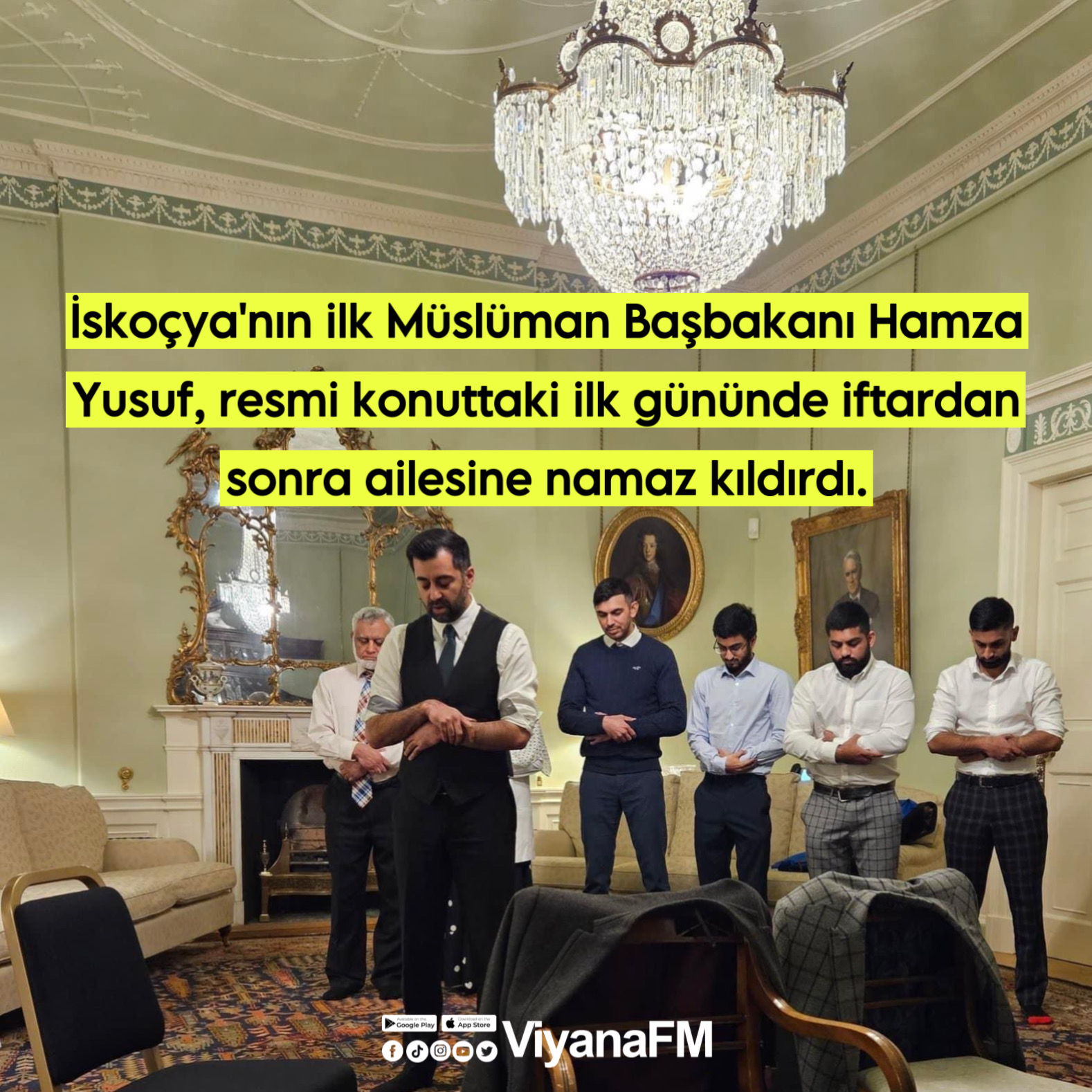 Evinde ailesine namaz kıldırdı